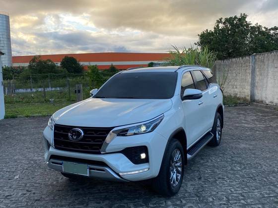 TOYOTA HILUX SW4 2.8 D-4D TURBO DIESEL SRX 4X4 AUTOMÁTICO